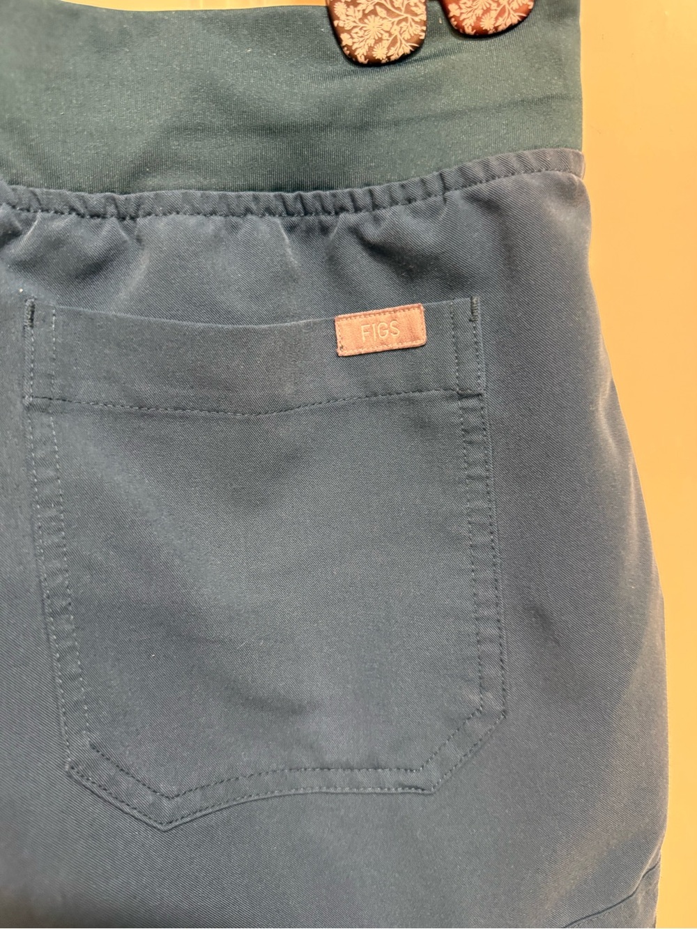 FIGS Yola Skinny Scrub Pants - Picture 9 of 9